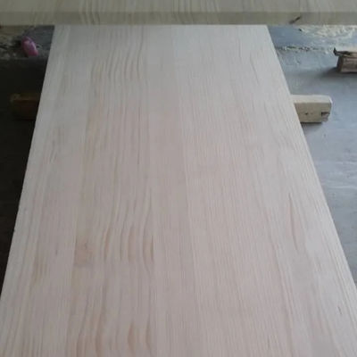 Anpassbares Massivholzbrett aus Kiefern mit traditionellem Design und Holzgehalt AB