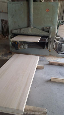 Werkstatt Pinienholzplatte Anpassungsfähige feste Pinienplatte mit einer Dichte von 480-550 kg/m3