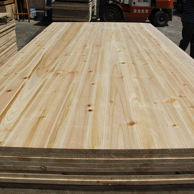 Massivholzplatten mit traditioneller Konstruktionslösung