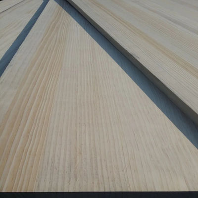 Anpassbares Massivholzbrett aus Kiefern mit traditionellem Design und Holzgehalt AB