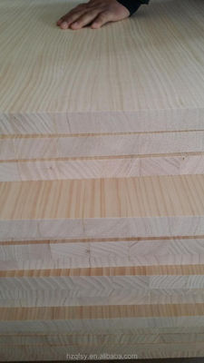 Anpassbares Massivholzbrett aus Kiefern mit traditionellem Design und Holzgehalt AB