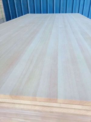 3 mm bis 50 mm Massivholz-Poppel-Gleichplatten mit einem Feuchtigkeitsgehalt von 8% bis 12% und 480 bis 510 kg/m3