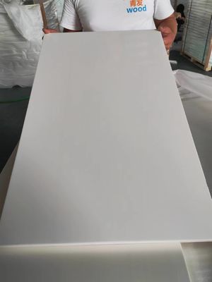 Feuchtigkeitsgehalt 8-12% Kiefernholzplatten