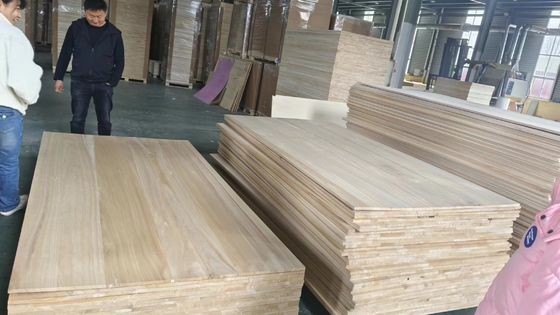 Feuchtigkeitsgehalt 8%-12% Massivholzplatte Paulownia Holz M3 für die Wohnkultur