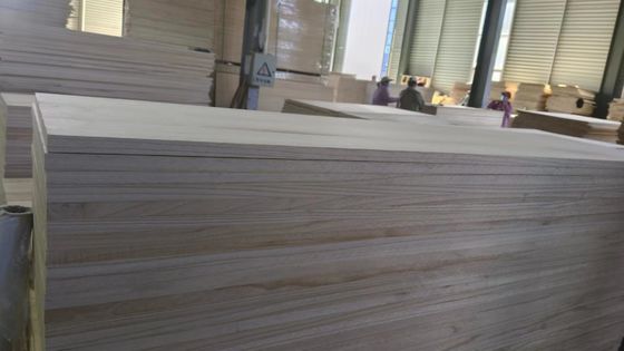 Feuchtigkeitsgehalt 8%-12% Massivholzplatte Paulownia Holz M3 für die Wohnkultur