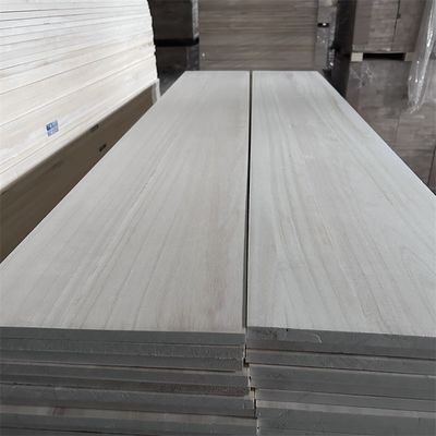 Paulownia Rohholz Trockenholz Sägeholz für den Bau Holzplatten Massivholzplatten