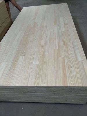 1200*2400MM individuell angepasste Größe Finger Jointed Pine Wood Board für moderne Innenräume