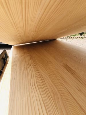 480-550 kg/m3 Drei Schichten Radiate Pine Board Massivholzmaterial für andere Projektlösungsfähigkeit