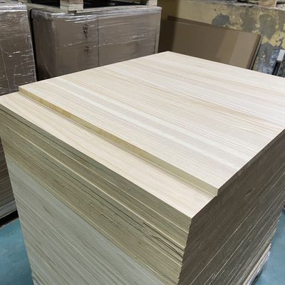 AA-Grad Radiate Pine Board mit E0 E1 Umweltschutzklebstoff 9-35 mm Dicke
