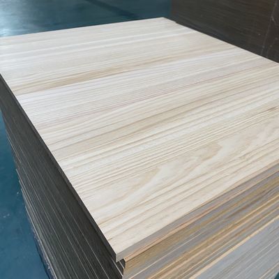 AA-Grad Radiate Pine Board mit E0 E1 Umweltschutzklebstoff 9-35 mm Dicke