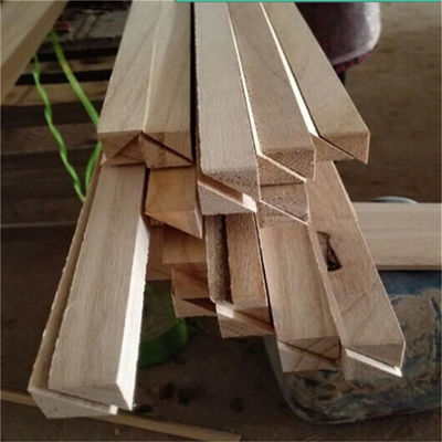 Maßgeschneiderte Größe Paulownia Holzstreifen für Dekoration 18mm x 18mm Länge 2500mm