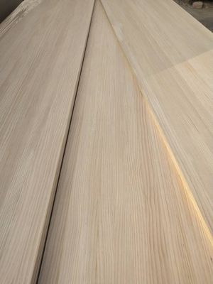 Möbel aus Kiefernholz mit einer Dichte von 480-550 kg/m3 und einem Feuchtigkeitsgehalt von 8%-12%