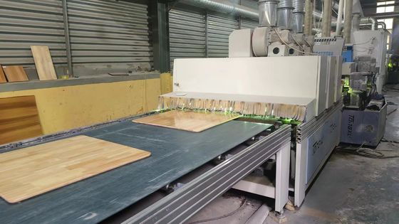 Massivholz-Schreibtisch UV-Eichplatte Gummiholz Finger Joint Board für Massivholz-Desktops