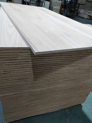 Oberfläche: weiße Eichenfolienplatten aus massivem Holz Paulownia-Kernplatte für die Möbelproduktion