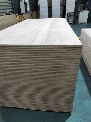 Modernes Design Massivholz 3 Schichten Holzplatte für Möbel Projektlösung Fähigkeit