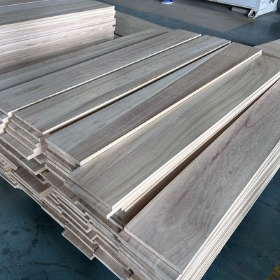 Maßgeschneiderte 2440x1220 oder 1200x600 Massivholzplatten mit einem Feuchtigkeitsgehalt von 8%-12%