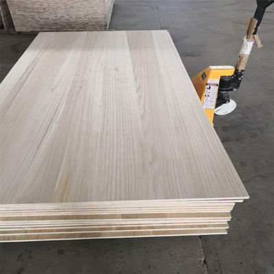 FSC-zertifizierte Paulownia Holzkante Klebe Finger Joint Massivholzplatte M3 für Möbel
