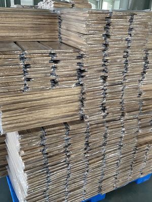Natürliche Brannte Holz-Schwimmbäume im modernen Design für Wandbuchorganisation