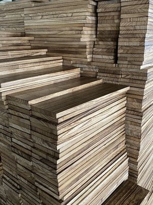 Natürliche Brannte Holz-Schwimmbäume im modernen Design für Wandbuchorganisation