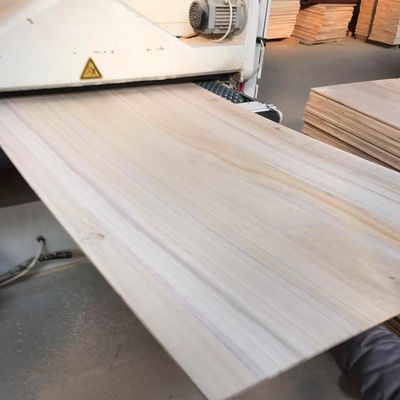 Zeitgenössischer Design-Stil AA-Grade Paulownia-Holzplatte mit Wettbewerbsfähigkeit von Qingfa