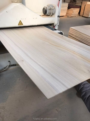 Zeitgenössischer Design Stil Massivholzplatten Paulownia Holzplatte Grade AB von Qingfa