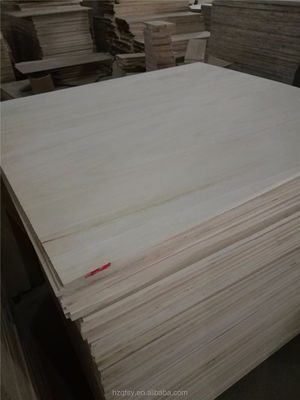 Zeitgenössischer Design Stil Massivholzplatten Paulownia Holzplatte Grade AB von Qingfa