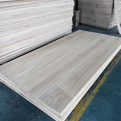 Moderne Massivholzplatten Paulownia-Holzplatten mit einem Feuchtigkeitsgehalt von 8% bis 12%